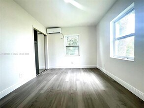 1004 SW 24th Ave in Fort Lauderdale, FL - Building Photo - Building Photo