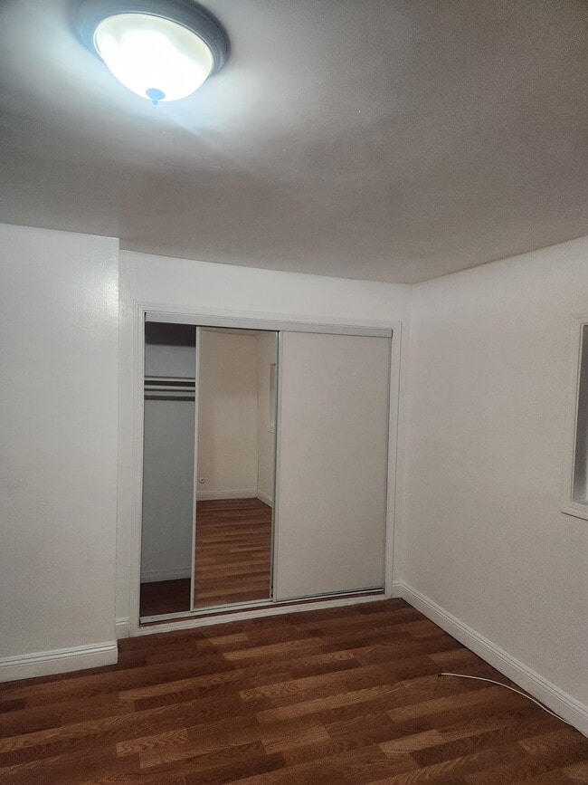 11860 Truro Ave, Unit 11860 Truro D in Hawthorne, CA - Building Photo - Building Photo