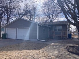 215 E 32nd St in Kearney, NE - Building Photo