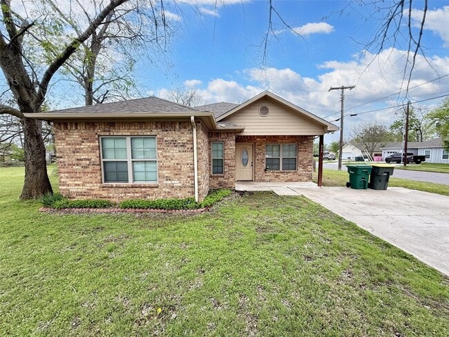 property at 824 N Branch St