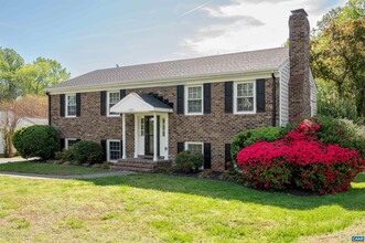 1725 Sourwood Pl in Charlottesville, VA - Building Photo - Building Photo