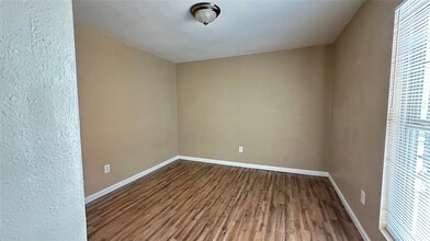 9616 Long Point Rd in Houston, TX - Building Photo - Building Photo