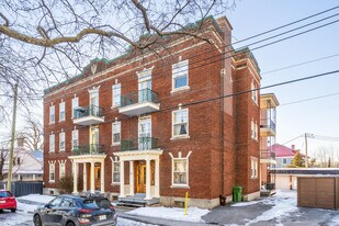 11 15E Av in Montréal, QC - Building Photo