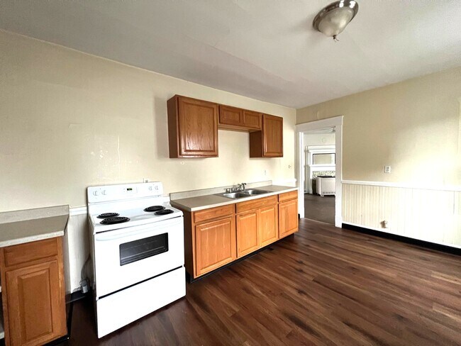 826 W 4th St in Erie, PA - Foto de edificio - Building Photo