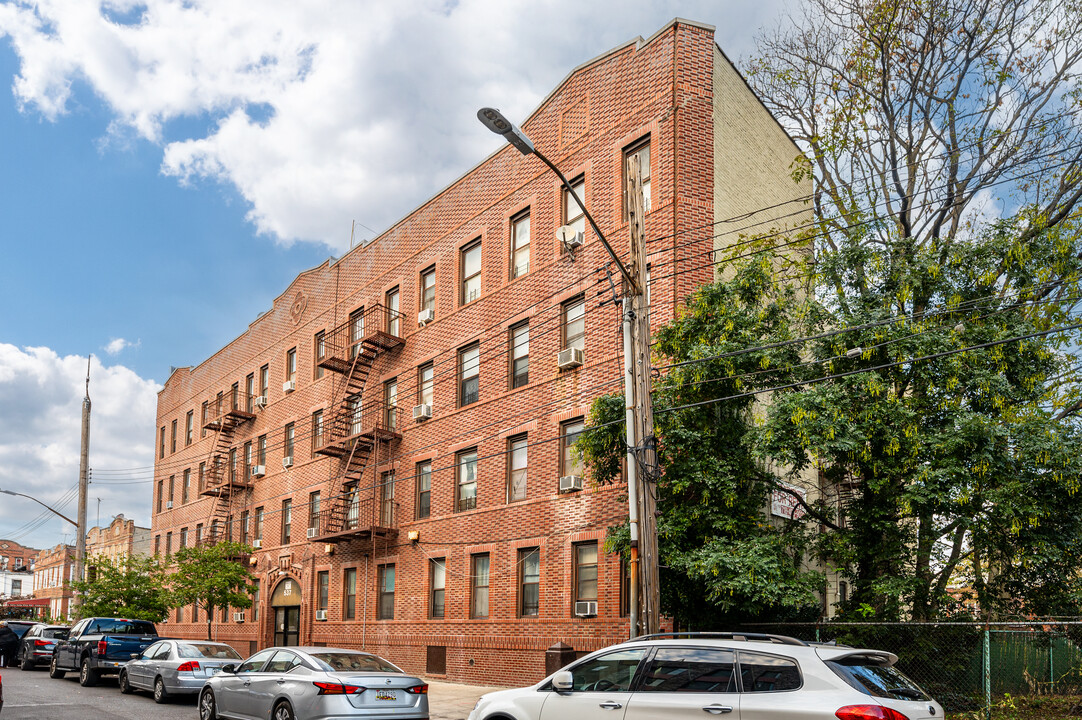 549 Herzl St in Brooklyn, NY - Foto de edificio