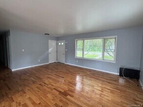 21 Sackett Square in Chester, NY - Building Photo - Building Photo