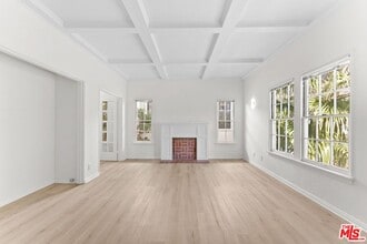 140 S Camden Dr in Beverly Hills, CA - Building Photo - Building Photo