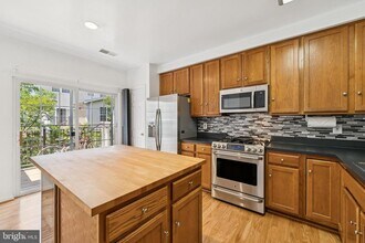 1541 Northern Neck Dr in Vienna, VA - Building Photo - Building Photo