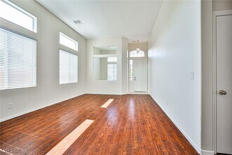 9806 Curtsy Ave in Las Vegas, NV - Building Photo - Building Photo