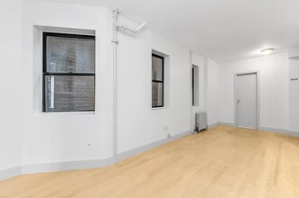 406 W 48th St in New York, NY - Building Photo - Building Photo