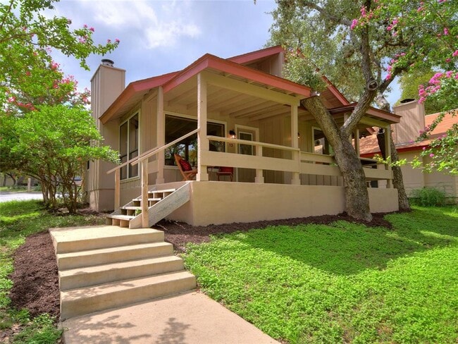 154 Woodcreek Dr in Wimberley, TX - Foto de edificio - Building Photo