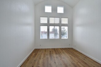 425 N Alvarado St, Unit 110 in Los Angeles, CA - Building Photo - Building Photo