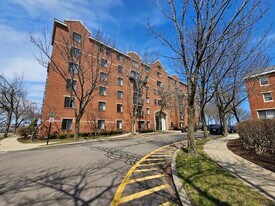 65 N Point Dr, Unit 206 in Boston, MA - Building Photo