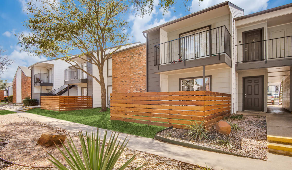 Holbrook Apartment Homes in Dallas, TX - Foto de edificio