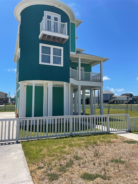 22903 Miramar Dr in Galveston, TX - Building Photo