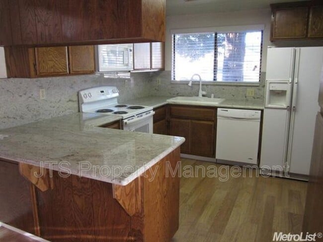 31 Yuba River Cir in Sacramento, CA - Building Photo - Building Photo