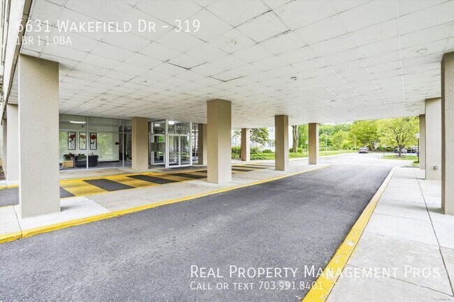 6631 Wakefield Dr in Alexandria, VA - Foto de edificio - Building Photo