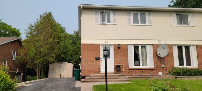 75 Dalehurst Dr in Ottawa, ON - Building Photo - Building Photo