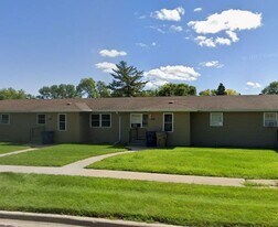 422-428 8th Ave NE in Watertown, SD - Building Photo