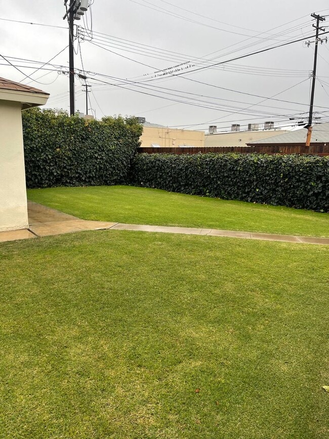 2522 Encina St in Bakersfield, CA - Building Photo - Building Photo