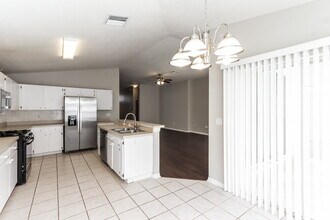 1107 Crimson Clover Ln in Zephyrhills, FL - Building Photo - Building Photo