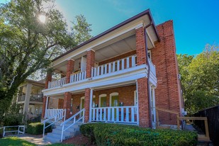 Courtyard Apartments