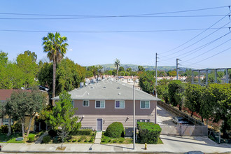 13305 Mulberry Dr in Whittier, CA - Foto de edificio - Primary Photo