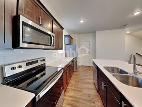 6018 W South Jordan Pky in South Jordan, UT - Foto de edificio - Building Photo