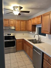 102 Trellis Dr in West Warwick, RI - Building Photo - Building Photo