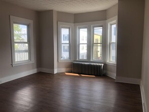 183 Cartier St in Manchester, NH - Building Photo - Interior Photo