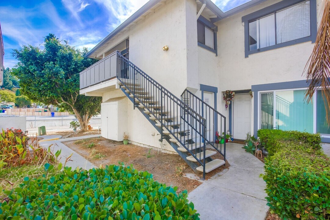 4197 Tiberon Dr in Oceanside, CA - Building Photo