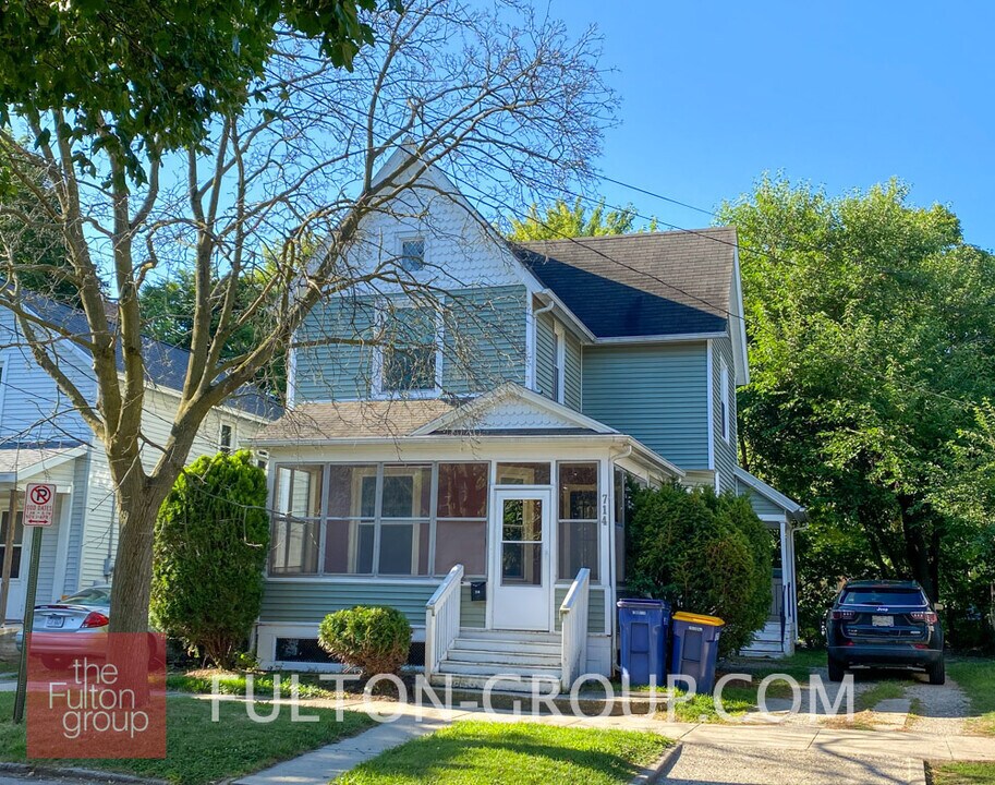 714 Veto St NW in Grand Rapids, MI - Foto de edificio