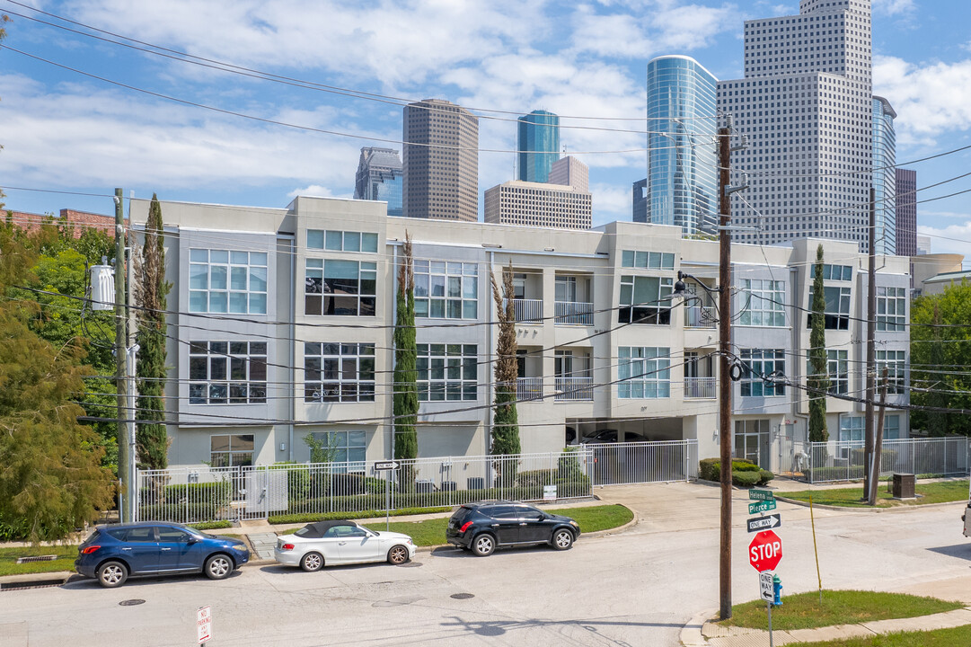 Pierce Street Midtown Flats in Houston, TX - Building Photo