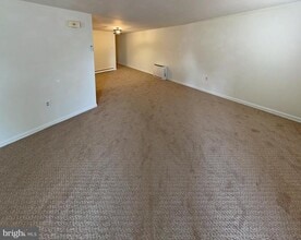 235 Roesch Ave in Oreland, PA - Foto de edificio - Building Photo