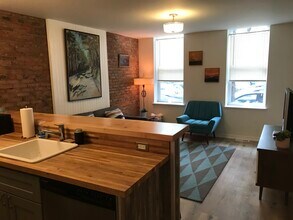 713 S 17th St, Unit Clean Chic Cozy 1 Bedroom in Philadelphia, PA - Building Photo - Building Photo