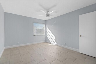 221 Normandy Ln in Delray Beach, FL - Building Photo - Building Photo