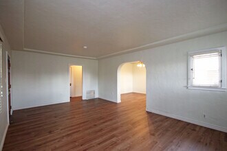 2350 Marengo Ave in Altadena, CA - Foto de edificio - Building Photo