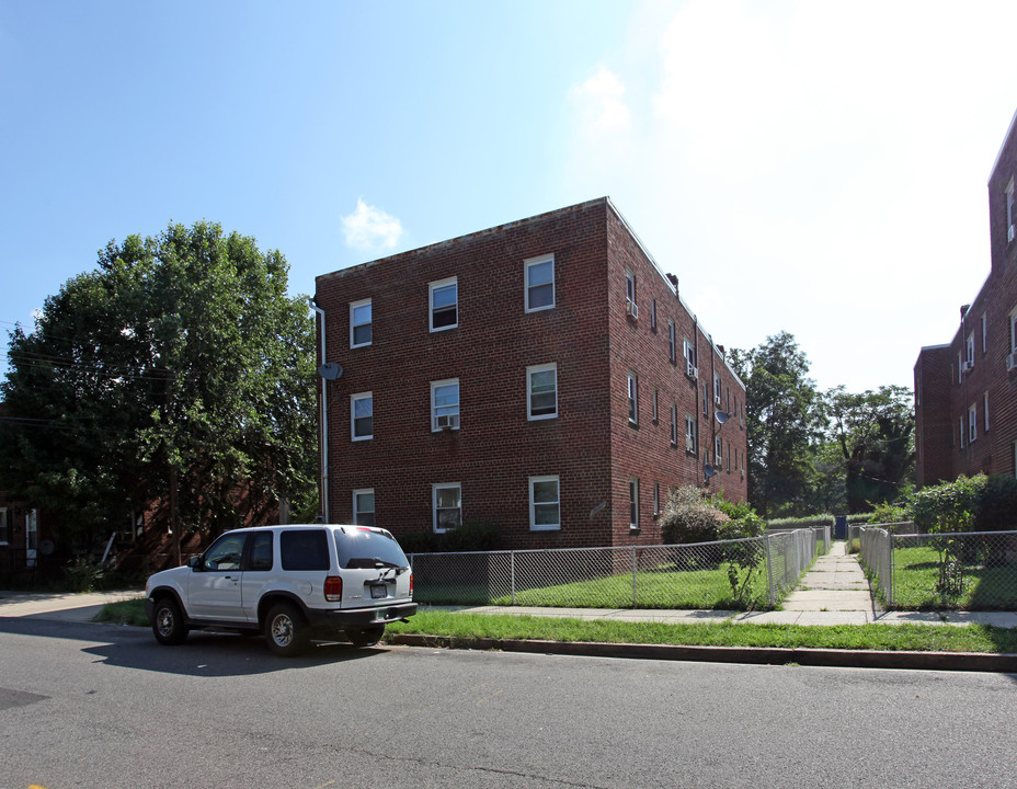 1410-1412 Young St SE in Washington, DC - Foto de edificio