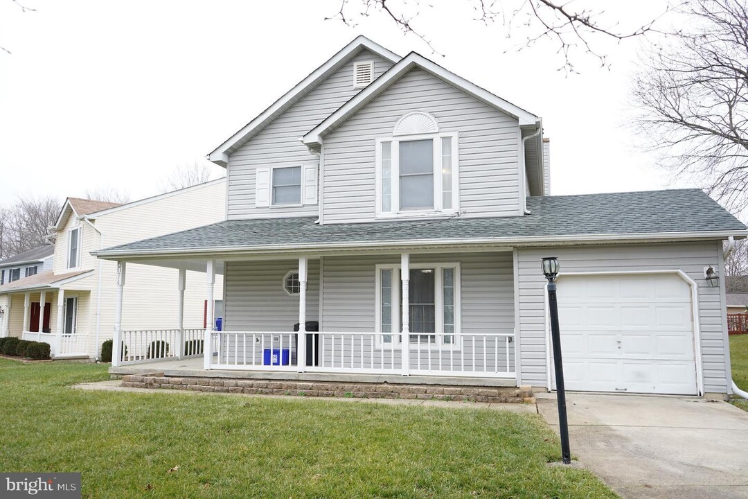 5074 Blenny Ct in Waldorf, MD - Foto de edificio