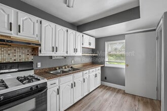 135 Dundee Cir in St. Louis, MO - Building Photo - Building Photo