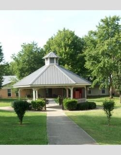 Cherokee Manor Apartments in Centre, AL - Building Photo