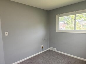 941 Belton St in Garden City, MI - Building Photo - Building Photo
