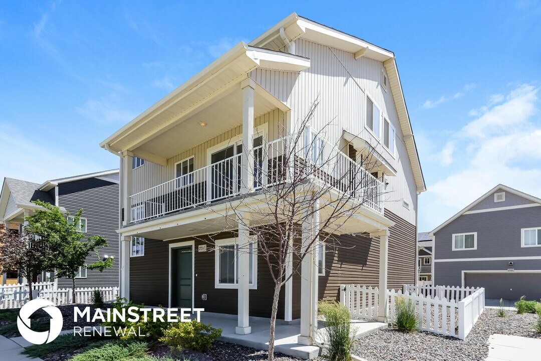 17717 E 54th Ave in Denver, CO - Building Photo