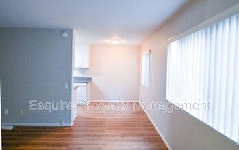 1940 Los Feliz Dr in Thousand Oaks, CA - Building Photo - Building Photo