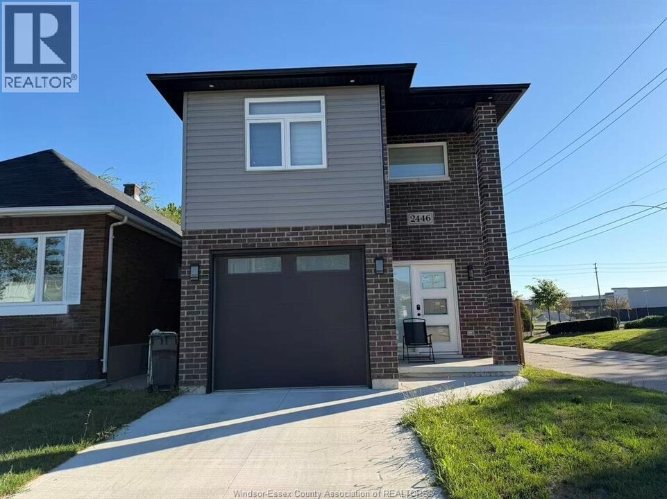 2446 McDougall St in Windsor, ON - Building Photo