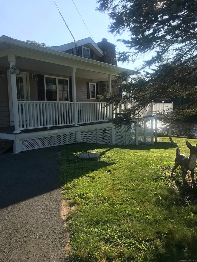 26 Strong St in Burlington, CT - Building Photo - Building Photo