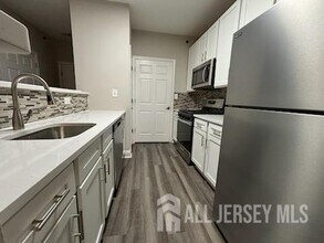 354 Samuel Cir in Sayreville, NJ - Building Photo - Building Photo
