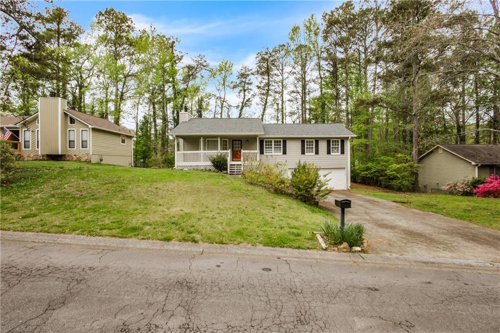 4899 Raven Way NE in Marietta, GA - Foto de edificio
