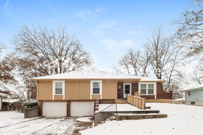 property at 7509 E 127 St