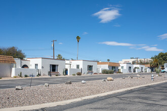 Shirley Manor in Tucson, AZ - Building Photo - Building Photo